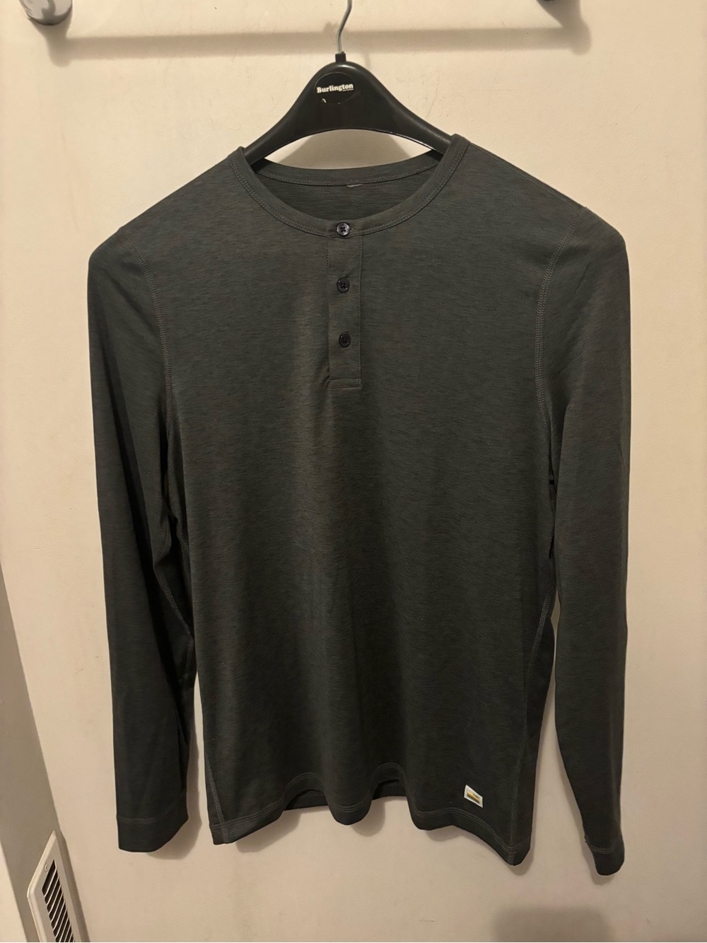 Vuori Mens S Ease Performance Henley Shirt Long Sleeve Dark Gray Heather V194